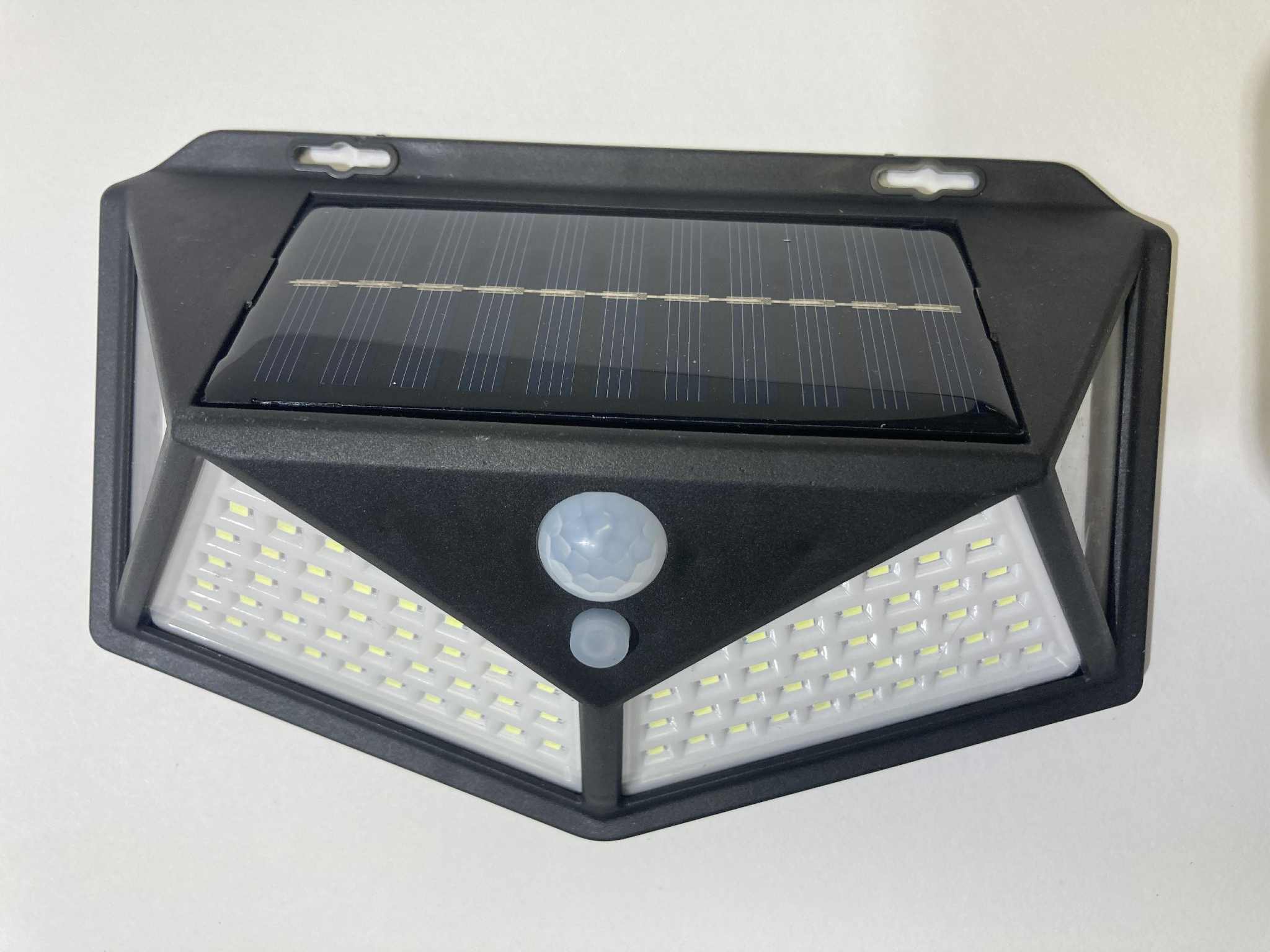 Lampes Murales Solaires 7